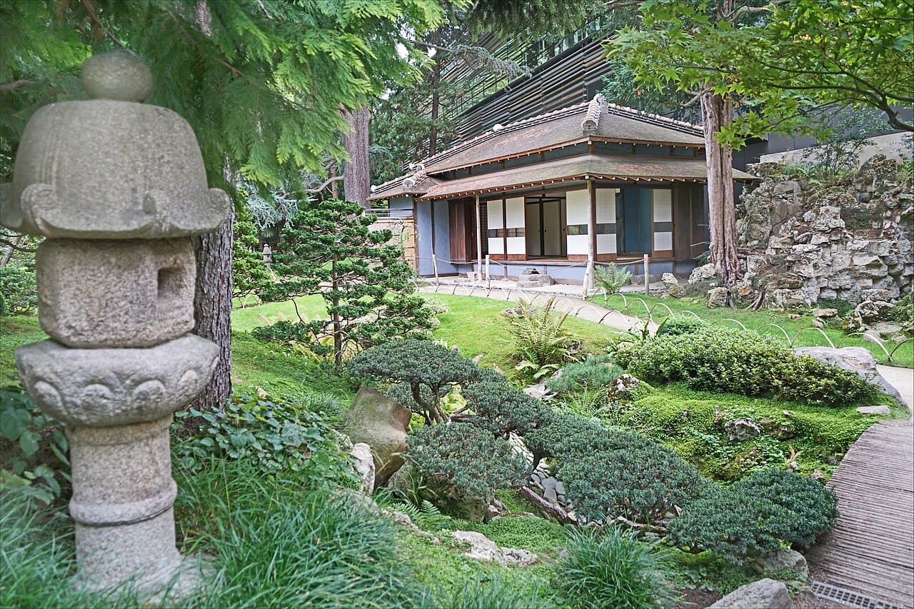 jardin japonais devant maison