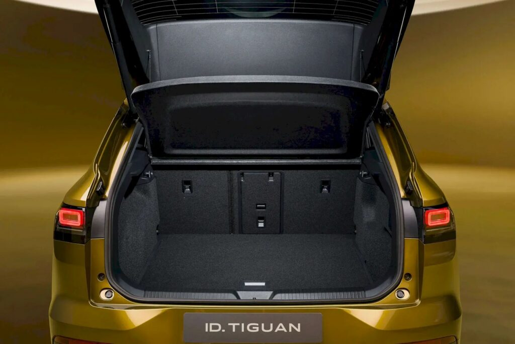 Volkswagen Tiguan SUV familial vu de trois quarts avant